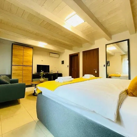 With Free Parking Apartman *