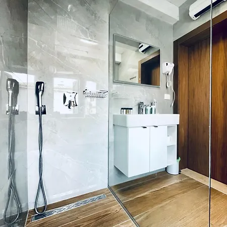 With Free Parking Apartment *