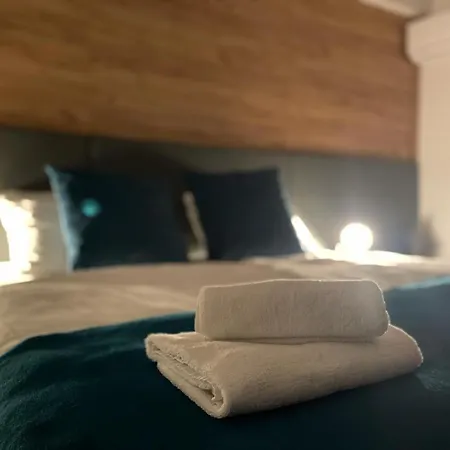 Apartment With Free Parking *