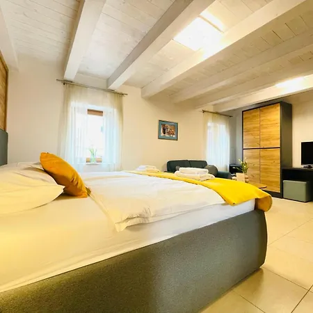 With Free Parking Apartamento Fažana