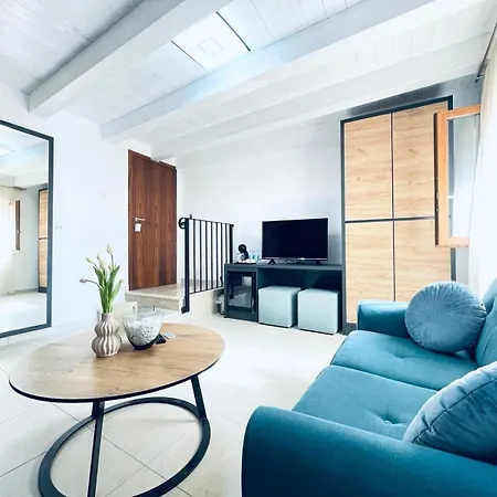 Apartment With Free Parking