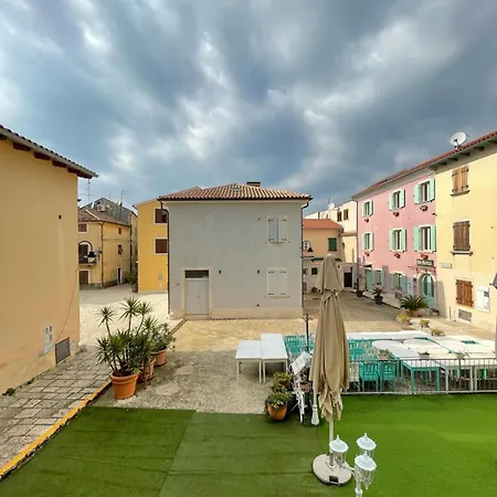 Apartment With Free Parking