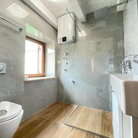 Apartment With Free Parking *